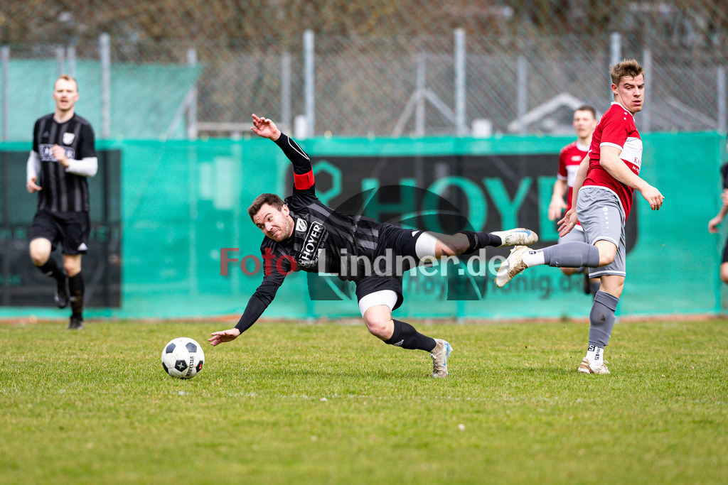 SV Polling gegen FC Wildsteig/Rottenbuch | Fußball Kreisliga Herren Oberbayern Zugspitze Gruppe 1 2024/25, SV Polling gegen FC Wildsteig/Rottenbuch, 20250330,Faul,2025-03-30 in Polling (Sportplatz Polling), Fabian MAIER (FC Wildsteig/Rottenbuch 11), Maximilian BAUMGARTNER (SV Polling Kapitän 11)Copyright: WolfgangxLindner www.foto-lindner.de