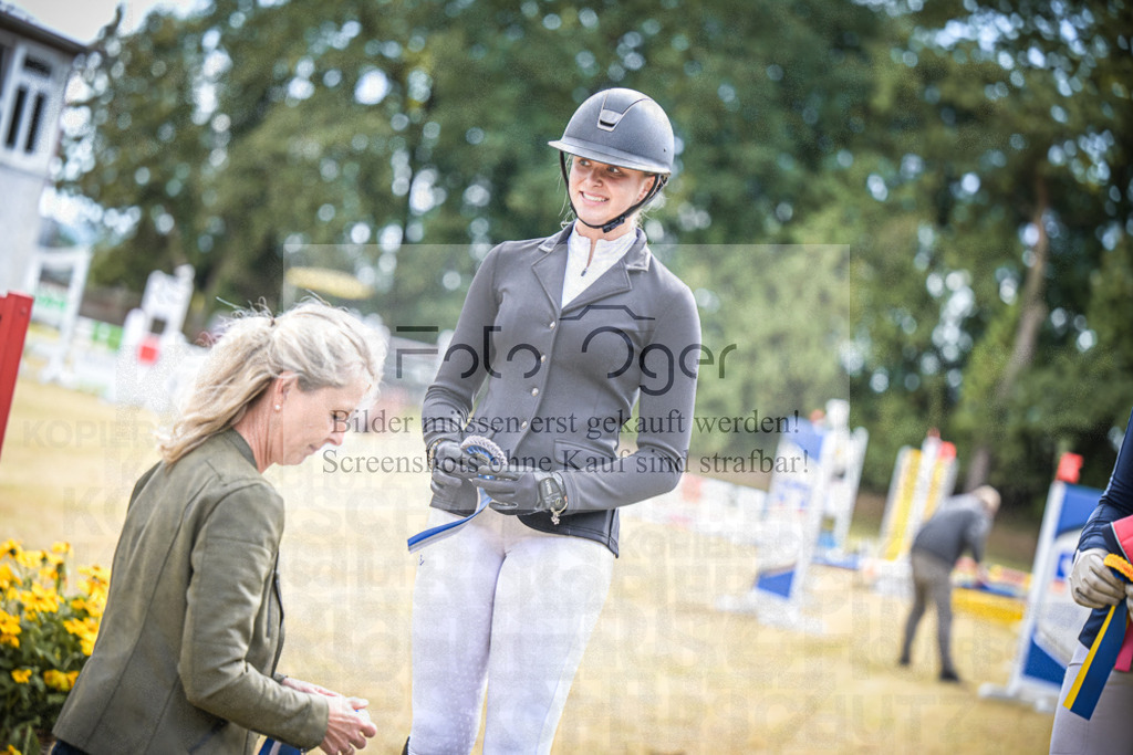 DOS_0012 | Entdecke hochwertige Reitturnierfotos von Foto Oger. Professionell, emotional und authentisch – jetzt Lieblingsmomente im Shop bestellen.Deutschlandweite Turnierfotografie. - Realisiert mit Pictrs.com