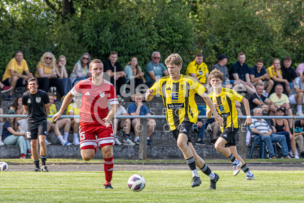 Wrestedt - Kramer_ Finn (links Patrick Oetzmann) vs Stadensen 090825 dlP | immodelaporte-sportfotos - Realisiert mit Pictrs.com