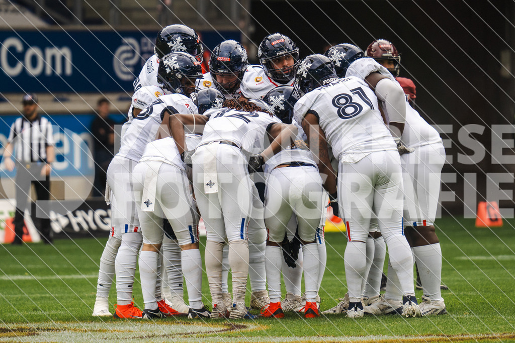 GER Rhein Fire vs. Paris Musketeers, Football, European League of Football, Spieltag 4, Saison 2025, 08.06.2025 | GER Rhein Fire vs. Paris Musketeers, Football, European League of Football, Spieltag 4, Saison 2025, 08.06.2025Foto: Fabian Friese - Realisiert mit Pictrs.com