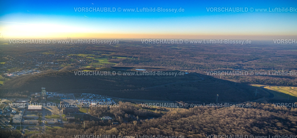 Bottrop230201995 | Luftbild, Halde Haniel, Fernsicht mit Sonnenuntergang und Abendrot, Zeche Schachtanlage Franz Haniel 1/2 mit Förderturm, Fuhlenbrock, Bottrop, Ruhrgebiet, Nordrhein-Westfalen, Deutschland