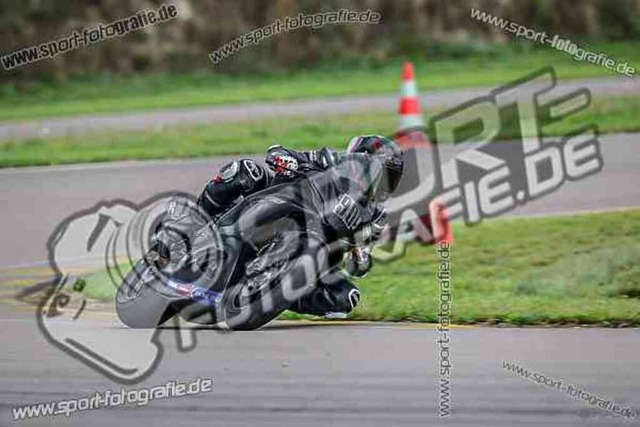 pubi8840 | Professionelle Fotos von Sportveranstaltungen, aber auch Hochzeiten und anderen Events. - Realisiert mit Pictrs.com