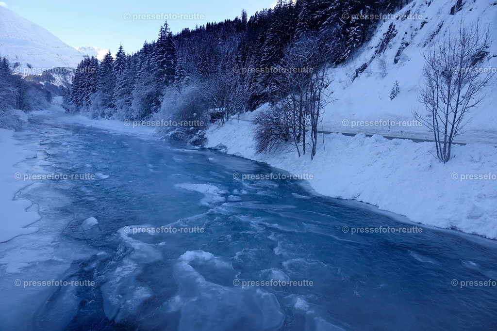 welltvi-Lechfluss-Winter_24Jan2019-Duernau_Holzgau_DSC2207 | Info aus dem Bezirk Reutte/Ausserfern Tirol sowie eine umfangreiche Bilddatenbank über die gesamte Region: Lechtal, Talkessel Reutte, Tannheimertal, Zwischentoren. Lech, Plansee, Zugspitze, Grenztunnel, B179, Fernpassstraße, Verkehr, Lawinen, Tradition, - Realisiert mit Pictrs.com