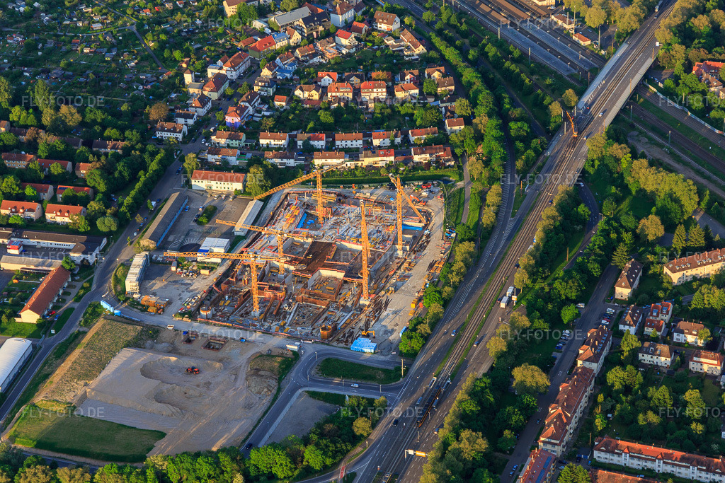 Luftbild: Baustelle für den Neubau der dm-dialogicum (Zentrale) und dmTECH GmbH in Am dm-Platz im Ortsteil Durlach in Karlsruhe im Bundesland Baden-Württemberg in Deutschland. Foto: IMG_099570.jpg vom 21.05.2017 durch Werner Riehm/FLY-FOTO.deWWW.DM.DE