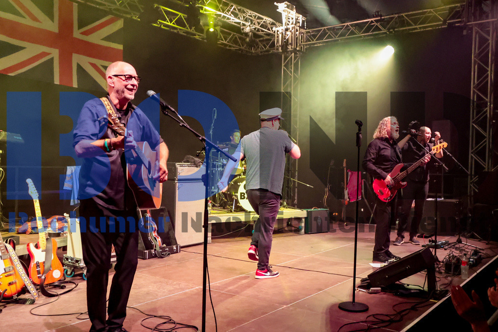 Zeltfestival Ruhr 2024 - Get Back / Beatles Tribute  {date} -  | {headline}(Foto: Sebastian Sendlak / BOND) - Realisiert mit Pictrs.com