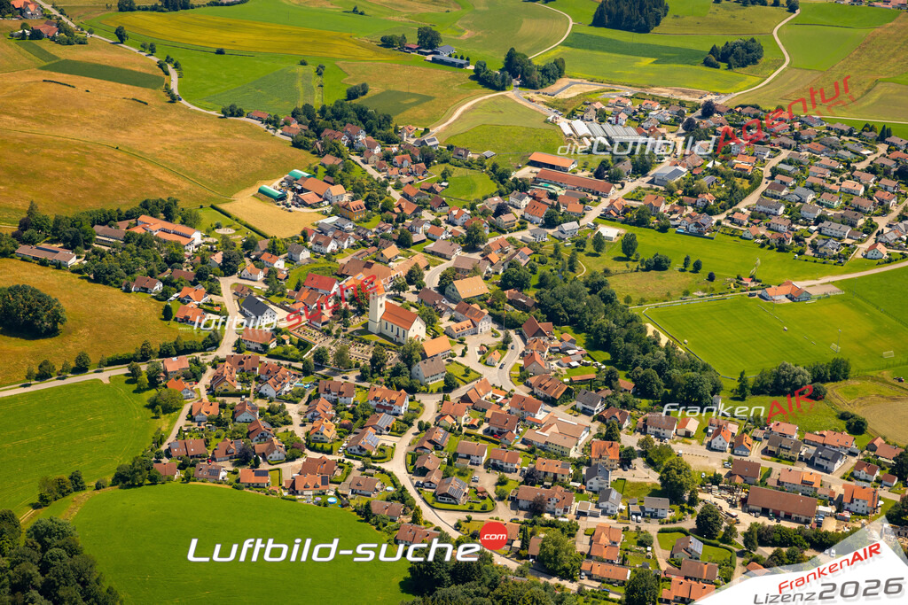 Das Luftbild zeigt : Arnach Bad Wurzach - Die Luftaufnahme wurde 2024 vom UL-Flugzeug aus erstellt ( keine Drohne ) - Hochauflösende Luftaufnahme - Für grossformatige Ausdrucke geeignet. Die Geschenkidee !Mit Lizenz und Bildrechte bestellbar