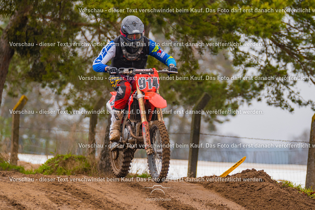 20260412_MCCBensdorf-0561 | Sportfotografin aus Berlin-Brandenburg mit Fokus auf Motocross. Ich halte deine sportliche Leistung und echte Emotionen auf und neben der Strecke professionell fest. Entdecke die Fotos von deinem Rennen und bestelle sie direkt hier im Shop.