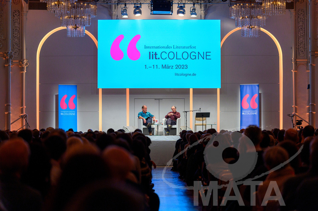 _DWA4936 | Ian McEwan bei der lit.Cologne 2023 Veranstaltung 'Ian McEwan. Ein Jahrhundertschriftsteller gibt Auskunft' in der Flora Köln.. Köln, 07.03.2023 - Realisiert mit Pictrs.com