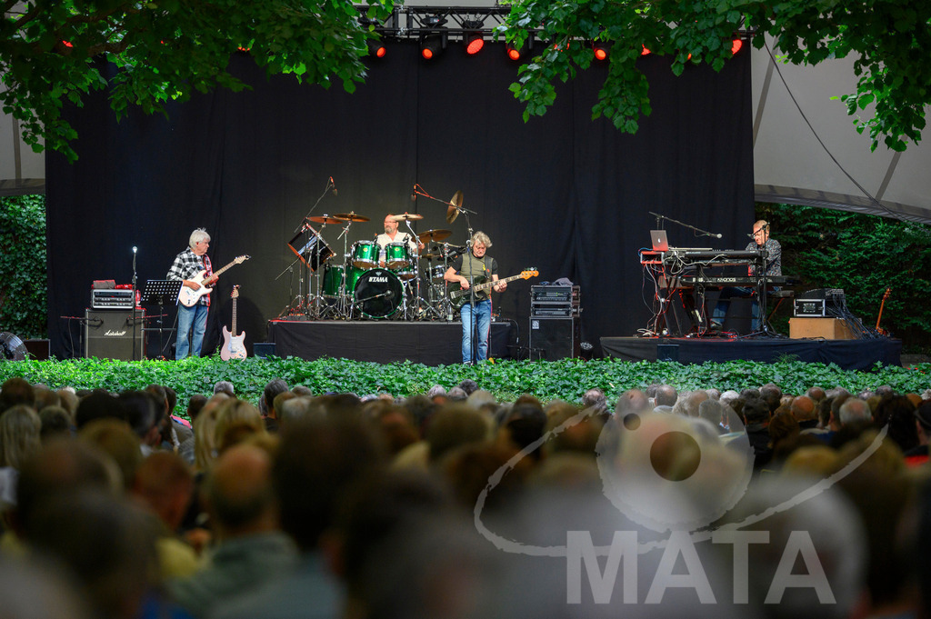 _DWI2443 | John Lees von John Lees' Barclay James Harvest live bei einem Konzert in Serenadenhof Nürnberg, 01.07.2023 - Realisiert mit Pictrs.com