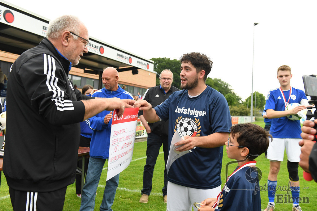 1. FC Nordenham-SV GOTANO | Kreispokal Finale Jade-Weser-Hunte 1. Mannschaften; 1.FC Nordenham (weiß)-SV GOTANO (blau) am 15.06.2025 in Rastede (Sportanlage Köttersweg), Photo: Philip Eiben 2025 - Realisiert mit Pictrs.com