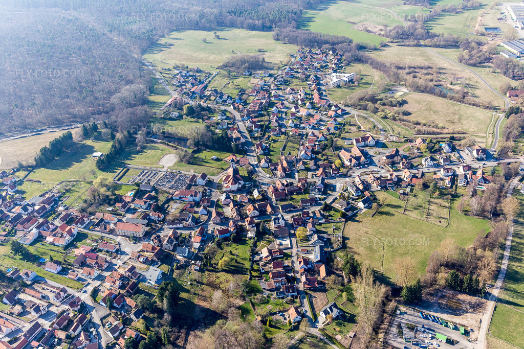Aerial view: View of the streets and houses in the residential areas in Mertzwiller in the state Bas-Rhin, France. – Photo: IMG_097478.jpg taken on 03/16/2017 by Werner Riehm/FLY-FOTO.com – Resolution of the original: 5472 x 3648 px