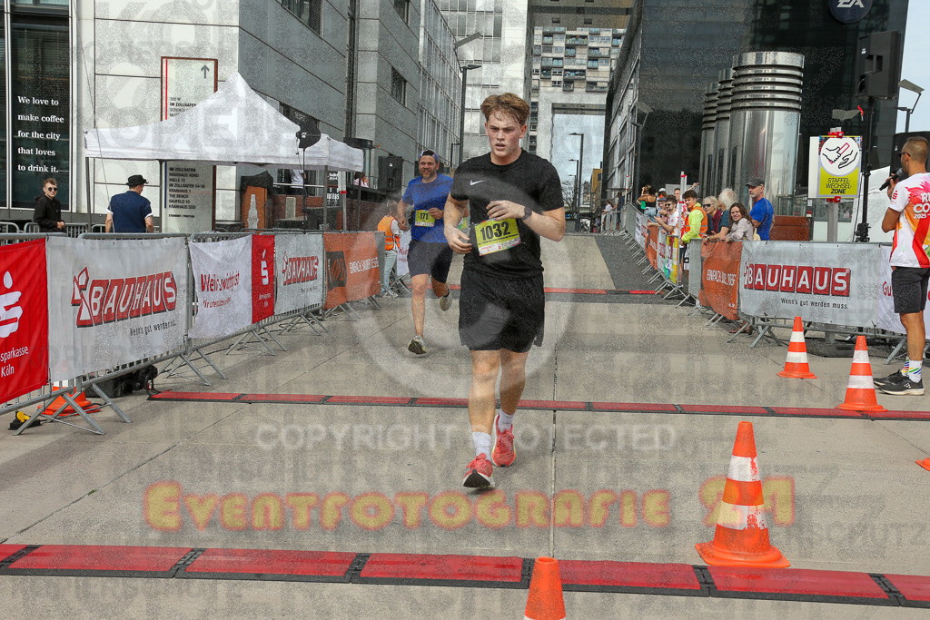 250920_1323_EX1_4284 | Sportfotografie im Rhein-Sieg Kreis, Köln, Bonn, NRW, Rheinland Pfalz, Hessen, etc. Unser Tätigkeitsfeld umfasst den Laufsport vom Volkslauf über den Marathon, Duathlon, Triathon bis zum Ultralauf wie Kölnpfad Ultra oder Schindertrail.