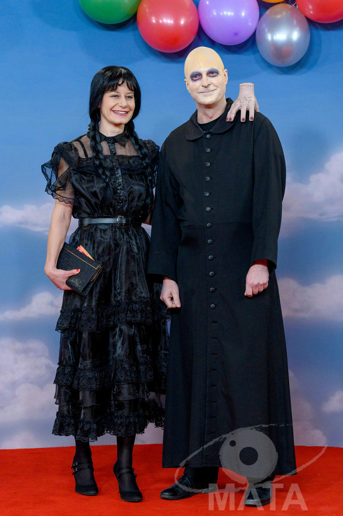 _DWA1241 | CSU-Generalsekretär Martin Huber und seine Gattin Katrin (links) bei der TV-Sendung Fastnacht in Franken 2024. Veitshöchheim, 02.02.2024 Bayern Deutschland - Realisiert mit Pictrs.com