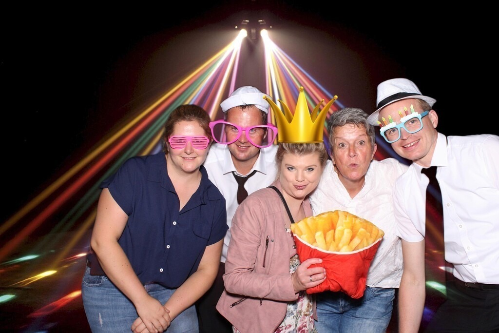 top-top.de-250628-072 | Foto, Video, Fotografie, Videografie, Fotobox, DJ, Discjockey, Musik, Musikbox, Veranstaltung, Photobooth, Amazon, Ebay, Buchtipp, Bestseller, Autor, Verlag, Buch, Wesel, Hamminkeln, NRW, Dinslaken, Rees, Drohne, Hochzeit, Party, Fotobox, Wesel, Fotograf