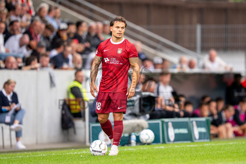 SG Sonnenhof Großaspach vs. Arminia Bielefeld, Fussball, DFB-Pokal, 1. Runde, 22.08.2026 | Niklas Pollex (SG Sonnenhof Großaspach, #18),SG Sonnenhof Großaspach vs. Arminia Bielefeld, Fussball, DFB-Pokal, 1. Runde, 22.08.2026,DFB regulations prohibit any use of photographs as image sequences and/or quasi-video
