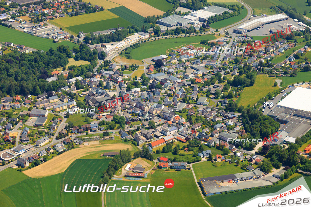 Die Luftaufnahme Steinmuehle - Konradsreuth wurde vom UL-Flugzeug (keine Drohne) aus fotografiert.Hohe Druck- Auflösung-die Geschenkidee!