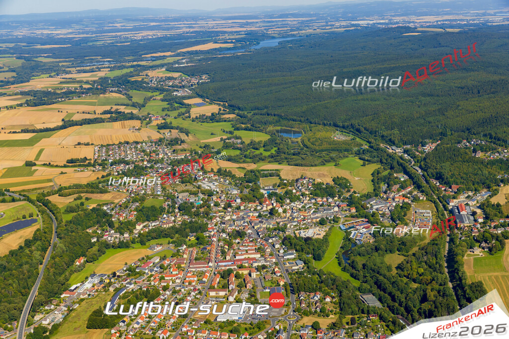 Luftaufnahme der Stadt Arzberg - Die Luftaufnahme wurde 2025 vom UL-Flugzeug heraus erstellt ( keine Drohne ) - Hochauflösende Luftaufnahme - für professionelle Ausdrucke geeignet. Die Geschenkidee !Mit Lizenz und Bildrechte bestellbar