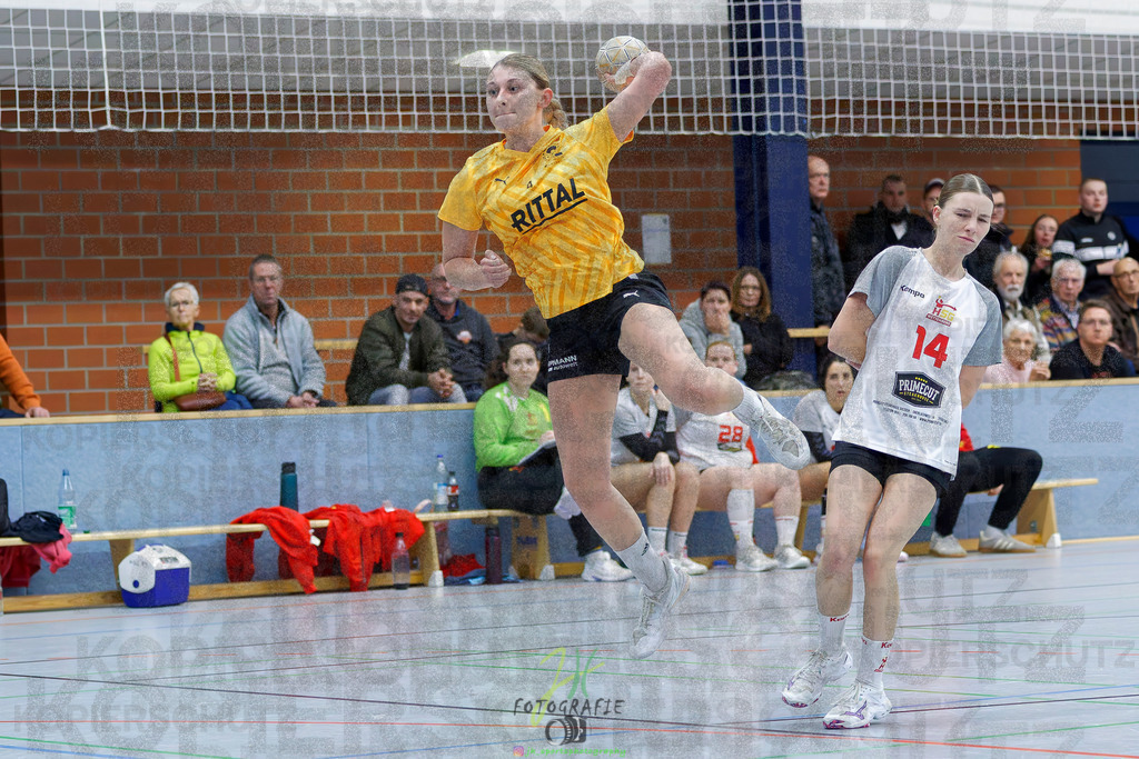 Frauen Oberliga Mitte (HHV); HSG Eibelshausen/Ewersbach - HSG Wettenberg II | Frauen Oberliga Mitte (HHV); HSG Eibelshausen/Ewersbach - HSG Wettenberg II am 13.12.2025 in Steinbrücken (Sporthalle am Hammerweiher)Photo © 2025 - Jörg Heinrich - Realisiert mit Pictrs.com