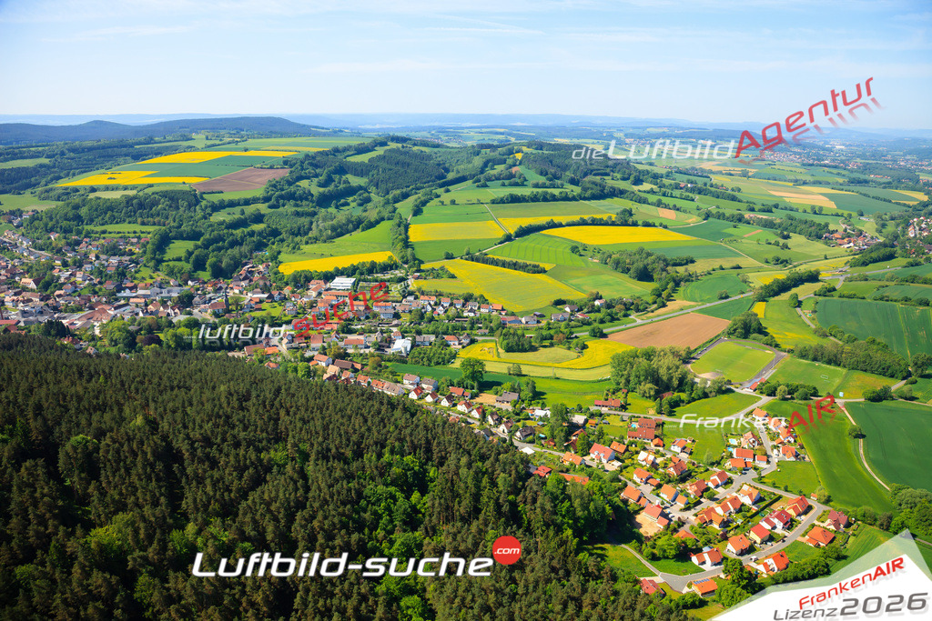 Die Luftaufnahme der Stadt Weissenbrunn wurde vom UL-Flugzeug heraus erstellt ( keine Drohne )- hohe Auflösung für beste Qualität
