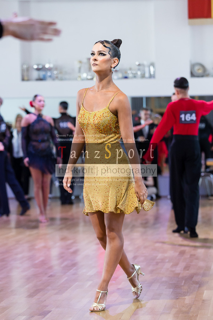 20240616_D-Cup-HGR-Latein_2372 | Tanzsportbilder, Standardtanz, Lateintanz, WDSF, DTV, LTVB, dancecomp, goc, hessen tanzt, blaues band der spree, walzer, tango, wiener walzer, slowfox, quickstepp, samba, rumba, cha-cha-cha, paso doble. jive, hd-kroft photography, turniertanzsport