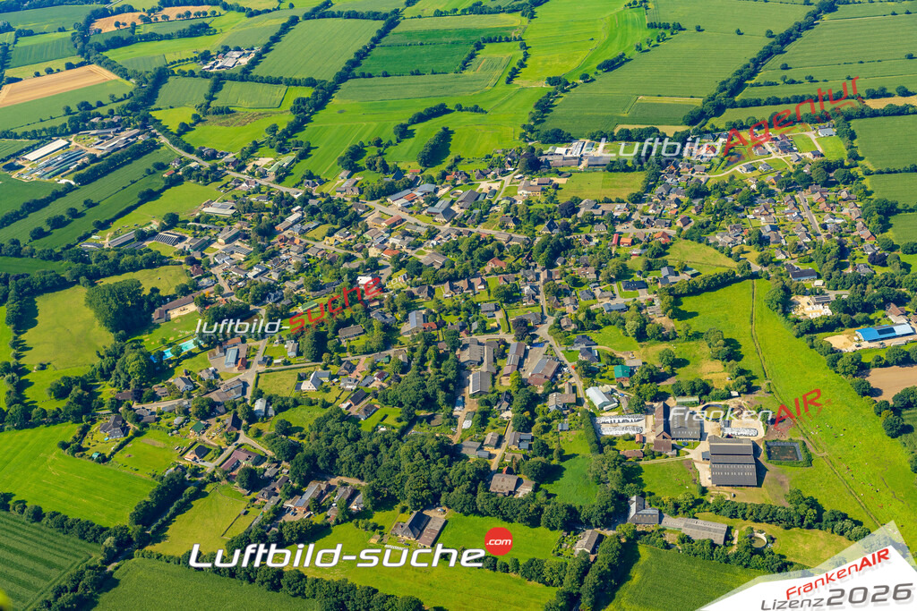 Luftbild der Stadt Dellstedt - Das Luftbild wurde 2025 vom UL-Flugzeug heraus erstellt ( keine Drohnenaufnahme ) - Hochauflösende Luftaufnahme - für Wandbilder und großformatige Ausdrucke geeignet. Das besondere Geschenk!Hier alle&nbsp;Infos zur Lizenzierung der LuftaufnahmeWir fliegen auch dieses Jahr wieder in Ihre Region um Luftbilder zu erstellen.- Luftbild anfragen