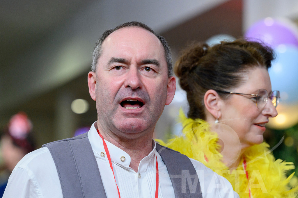 _DWA1917 | Staatsminister Hubert Aiwanger (Freie Wähler) bei der TV-Sendung Fastnacht in Franken 2024. Veitshöchheim, 02.02.2024 Bayern Deutschland - Realisiert mit Pictrs.com