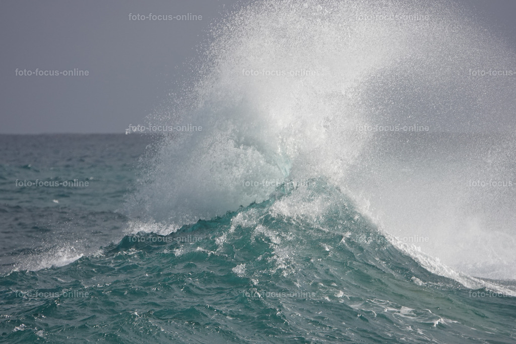 Wild waves | Atlantic breakwater