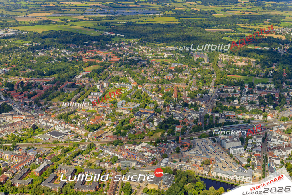 Luftbild der Stadt Neumünster - Das Luftbild wurde 2025 vom UL-Flugzeug heraus erstellt ( keine Drohnenaufnahme ) - Hochauflösende Luftaufnahme - für Wandbilder und großformatige Ausdrucke geeignet. Das besondere Geschenk!Hier alle&nbsp;Infos zur Lizenzierung der LuftaufnahmeWir fliegen auch dieses Jahr wieder in Ihre Region um Luftbilder zu erstellen.- Luftbild anfragen