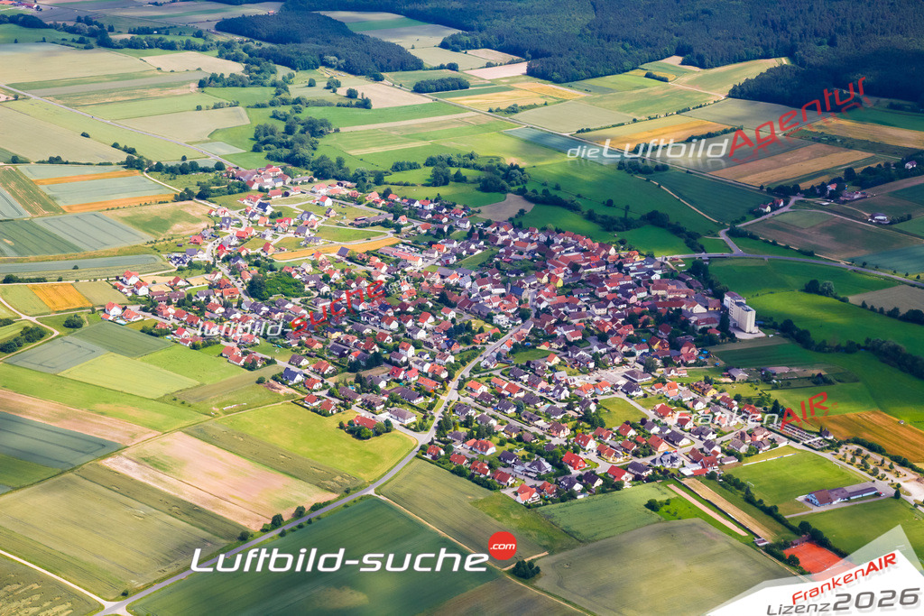 Die Luftaufnahme der Stadt Frensdorf wurde vom UL-Flugzeug heraus erstellt ( keine Drohne )- hohe Auflösung für beste Qualität