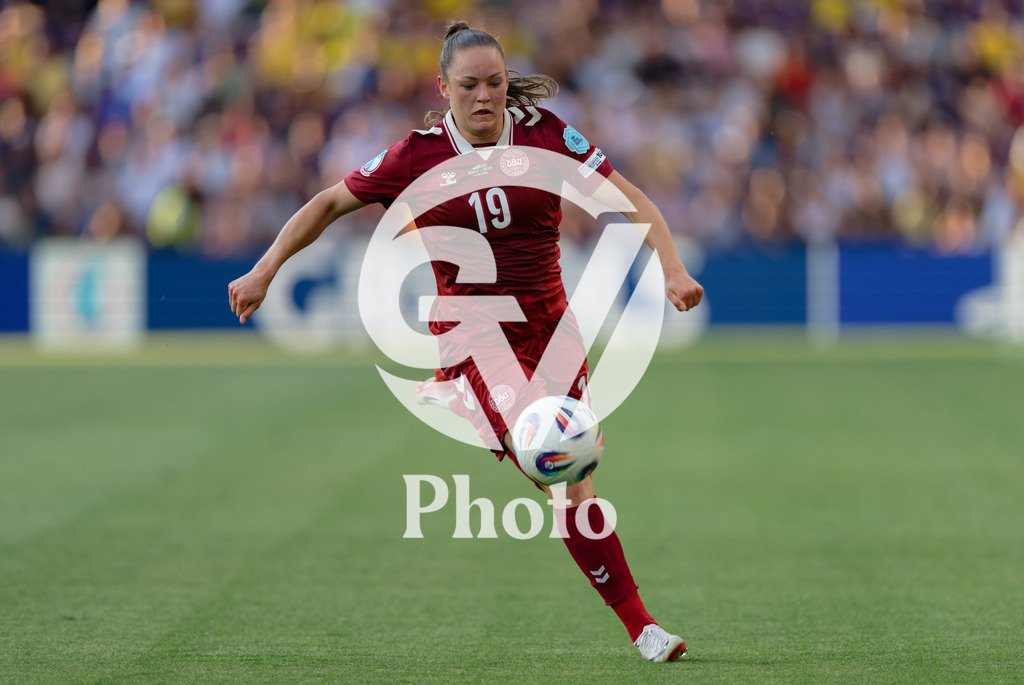 Denmark v Sweden - UEFA Women's EURO 2025 Group C | GENEVA, SWITZERLAND - JULY 4: Janni Thomsen of Denmark runs with the ball during the UEFA Womens EURO 2025 Group C match between Denmark and Sweden at Stade de Geneve on July 4, 2025 in Geneva, Switzerland. (Photo by Giuseppe Velletri/Sports Press Photo/Getty Images)