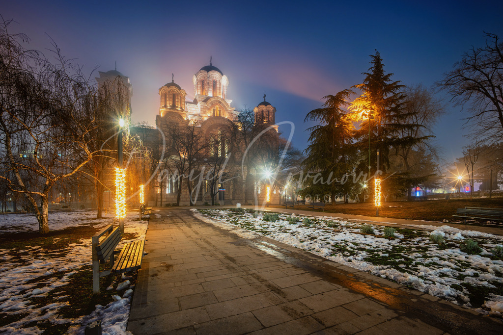 Sveti Marko | Die Kirche Sveti Marko vom Tasmajdan Park aus bei nebligen Verhältnissen