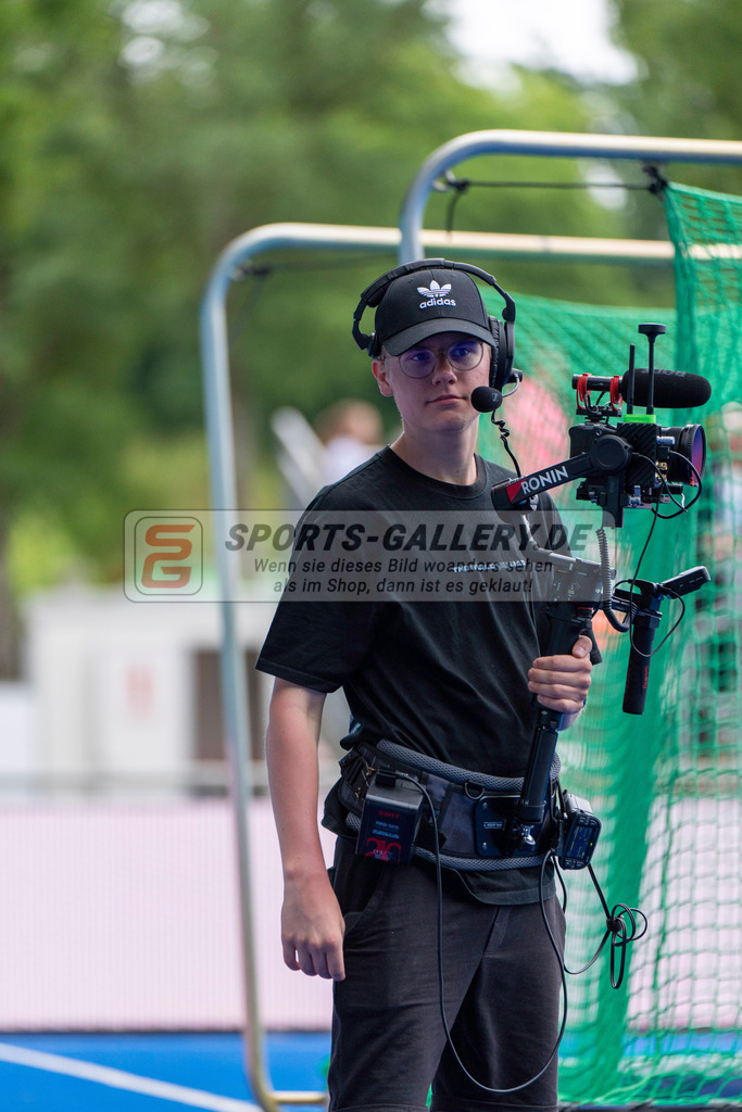 Final4_20250601-1051-HK108276 | Krefeld, Deutschland, 01.06.2025:  Feldhockey Final4 2025 – „Deutsche Feldhockey-Meisterschaften 2025“ Harvestehuder HTC - Düsseldorfer HC (Finale Damen) im Gerd-Wellen-Hockeyanlage am 01.06.2025 in Krefeld, Deutschland. (Foto von Kramhöller/Fehrmann/Kaste)Krefeld, Germany, 01.06.2025: Feldhockey Final4 2025 – „Deutsche Feldhockey-Meisterschaften 2025“ Harvestehuder HTC - Düsseldorfer HC (Finale Damen) in Gerd-Wellen-Hockeyanlage at 01.06.2025 in Krefeld, Deutschland. (Foto from Kramhöller/Fehrmann/Kaste)