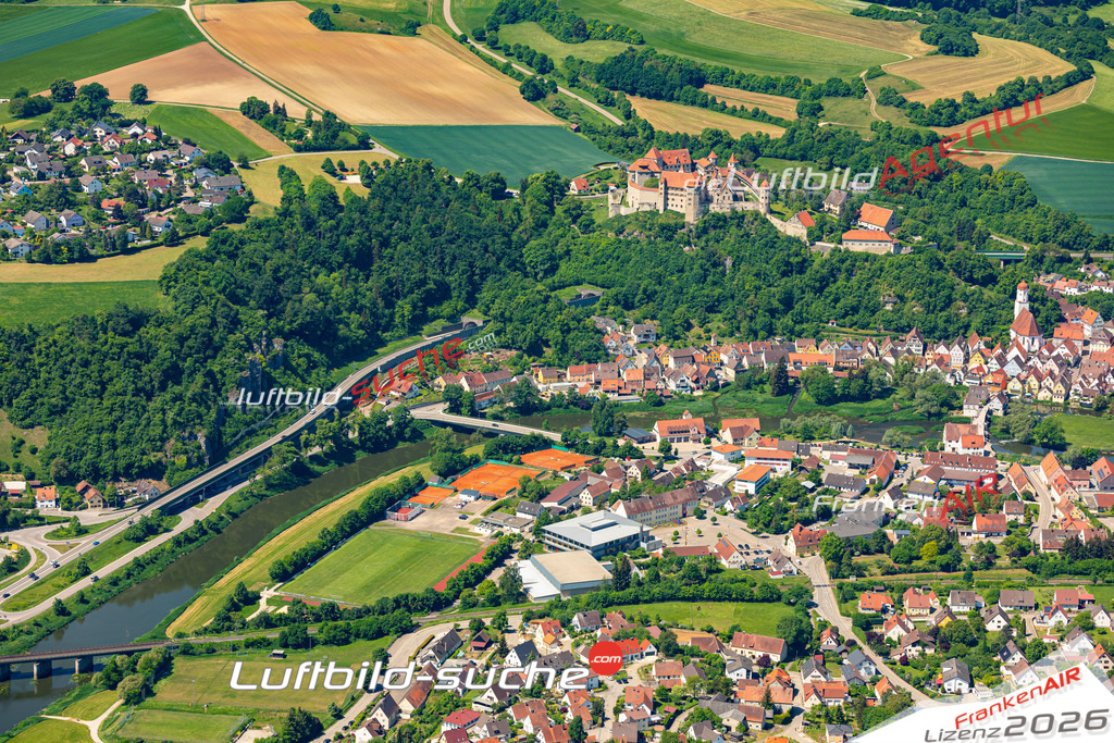 Das Luftbild der Stadt Harburg wurde 2022 vom Flugzeug heraus erstellt (keine Drohnen-Aufnahmen) Aufnahmehöhe ca.450 Meter- hohe Bildauflösung und Druck-Qualität. Garantiert!
