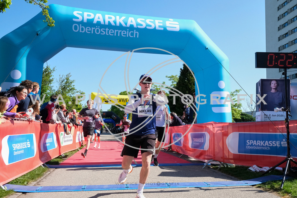 ..... | LINZ,AUSTRIA,27.April 24, Int. 3 Brückenlauf Linz  , Image shows: Photo: WAPICS / Michael ring