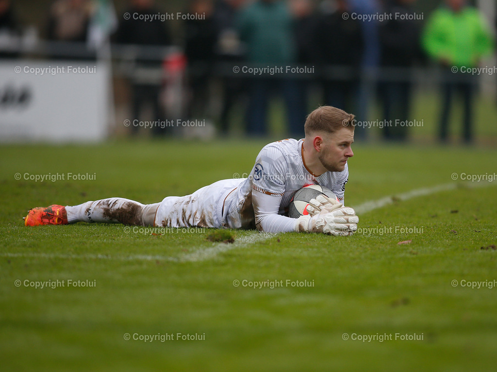 A_LUI-16112024_13 | SPORT,FUSSBALL,SC HOERSCHING -ASKOE OEDT 1B LL.OST. 16.11.2024 IM BILD: MANUEL ORTNER (HOERSCHING) UND OEDT 1B FOTOLUI