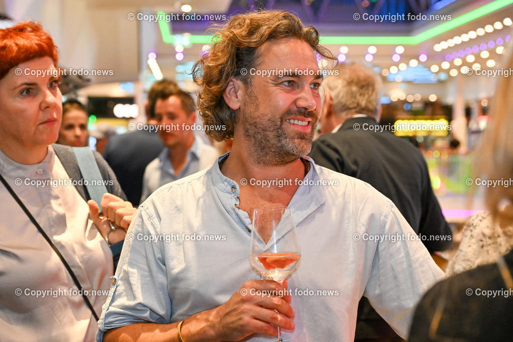 Lassts mas sche griassn_ 2 Tagesbart_ 31.10.2024-102 | bilder, linz, oberösterreich, österreich, europa, photo, foto, tiere, hunde, landwirtschaft, landschaft, politik, wirtschaft, wissenschaft, industrie, verkehr, medizin, society, fodo.news