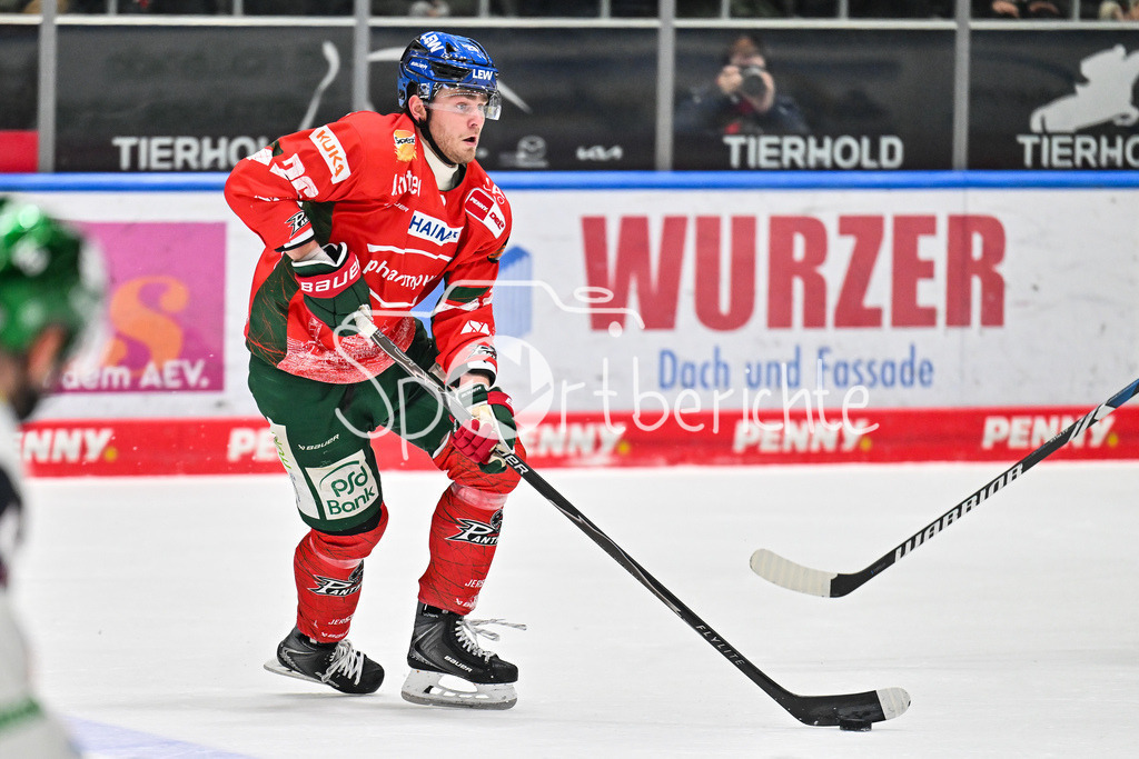 Augsburger Panther - Eisbären Berlin | AUGSBURG, GERMANY - 27. JANUARY: Am Puck Alexander BLANK (Augsburger Panther 26) während dem Match zwischen den Augsburger Panthern und den Fischtown Pinguins am 43. Spieltag der Penny DEL im Curt Frenzel Stadion / Einzelfoto / Freisteller