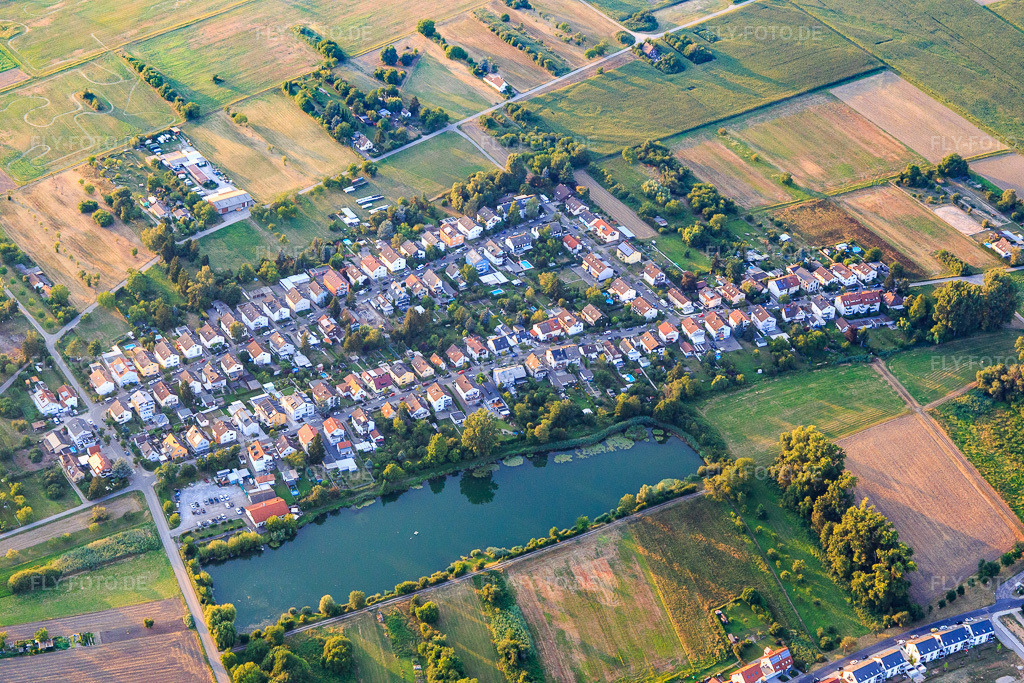 Luftbild: Bruchweg im Ortsteil Knielingen in Karlsruhe im Bundesland Baden-Württemberg in Deutschland. Foto: IMG_109226.jpg vom 25.07.2018 durch Werner Riehm/FLY-FOTO.de