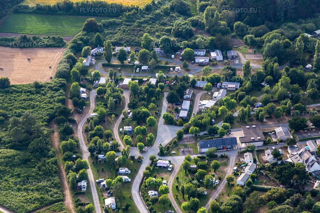 Vue aérienne: Camping Des Dunes à Treffiagat dans le département Finistère, France. Photo: IMG_132484.jpg prise le 17/06/2022 par Werner Riehm/FLY-FOTO.eu – Résolution de l'original: 5472 x 3648 px – Camping des Dunes - Camping 3 étoiles à Lesconil (Finistère Bretagne)
