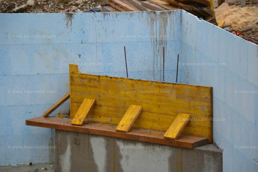 bib-lg04-betonarbeiten-0123 | Nach LV-Leistungsgruppen sortierte Detailfotos über den Bau eines Hauses. Alle Hausbau-Bilder direkt vom Urheber und Autor der Website Haus-Selber-Bauen.com