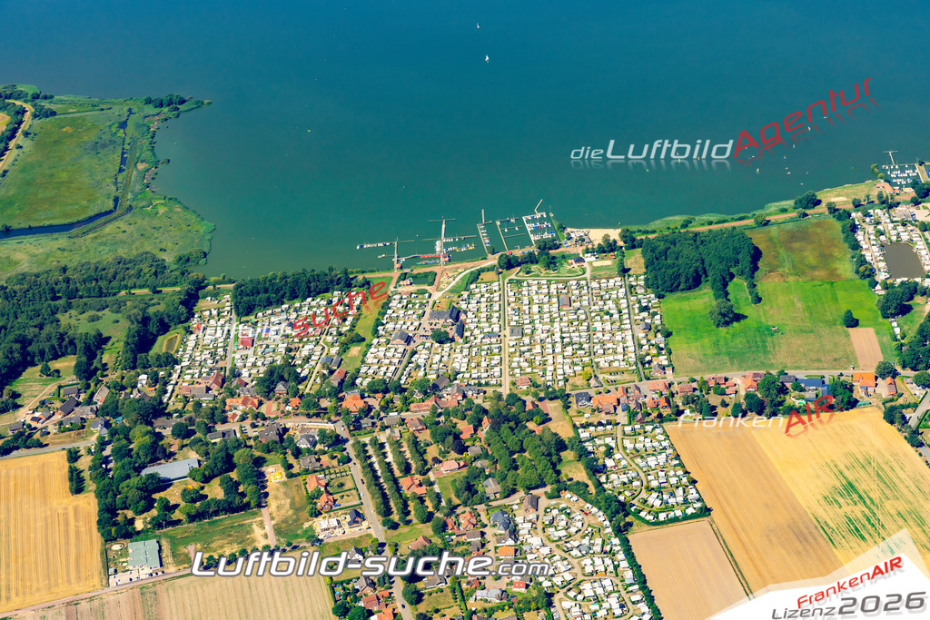 Aktuelles Luftbild von Camping Hüde - Die Luftaufnahme wurde 2022 mittels UL-Flugzeug erstellt ( keine Drohne ) - hochauflösende Kamera-Systeme von  Canon -Beste Qualität - Für grossformatige Ausdrucke geeignet. Die Geschenkidee !