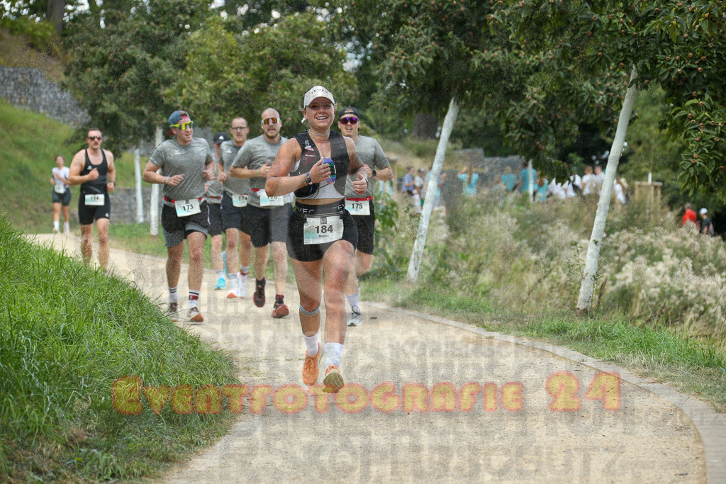 250824_1259_EX1_1075 | Sportfotografie im Rhein-Sieg Kreis, Köln, Bonn, NRW, Rheinland Pfalz, Hessen, etc. Unser Tätigkeitsfeld umfasst den Laufsport vom Volkslauf über den Marathon, Duathlon, Triathon bis zum Ultralauf wie Kölnpfad Ultra oder Schindertrail.