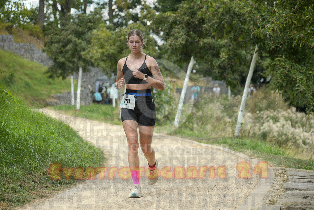 250824_1517_EX1_8768 | Sportfotografie im Rhein-Sieg Kreis, Köln, Bonn, NRW, Rheinland Pfalz, Hessen, etc. Unser Tätigkeitsfeld umfasst den Laufsport vom Volkslauf über den Marathon, Duathlon, Triathon bis zum Ultralauf wie Kölnpfad Ultra oder Schindertrail.