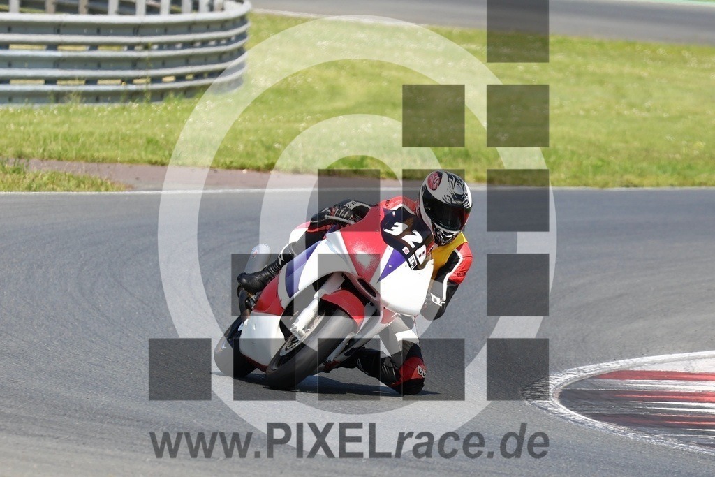 0328-20240608_11501 | Schöne Erinnerungen an spannende Momente - das festzuhalten ist unser Job. PIXELrace.de ist seit 2003 auf den Rennstrecken Europas unterwegs um die Action draußen beim Fahren und die wunderbare Stimmung imm Fahrerlager für euch einzufangen.