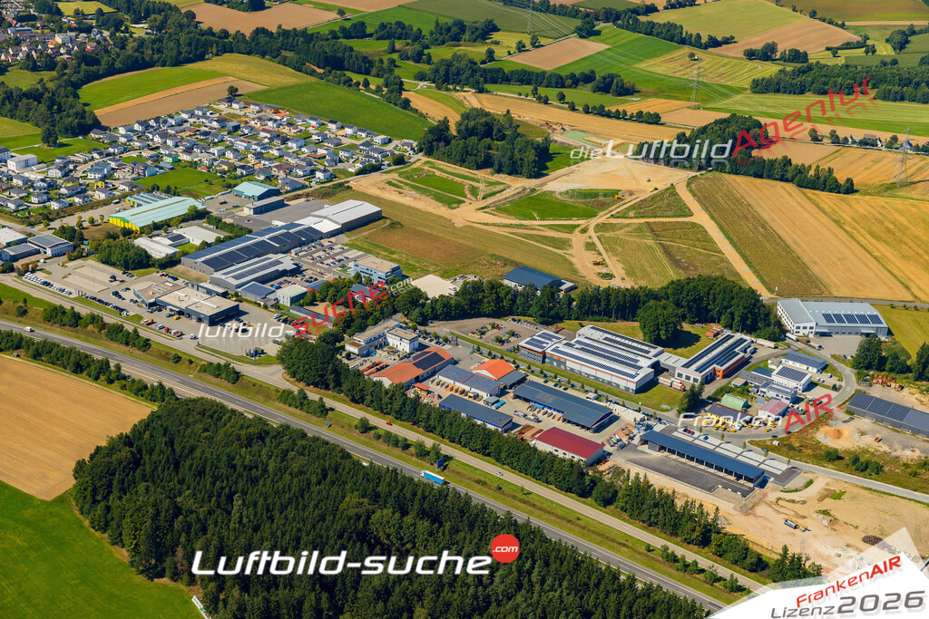 Luftaufnahme der Stadt Vohenstrauß - Die Luftaufnahme wurde 2025 vom UL-Flugzeug heraus erstellt ( keine Drohne ) - Hochauflösende Luftaufnahme - für professionelle Ausdrucke geeignet. Die Geschenkidee !Mit Lizenz und Bildrechte bestellbar