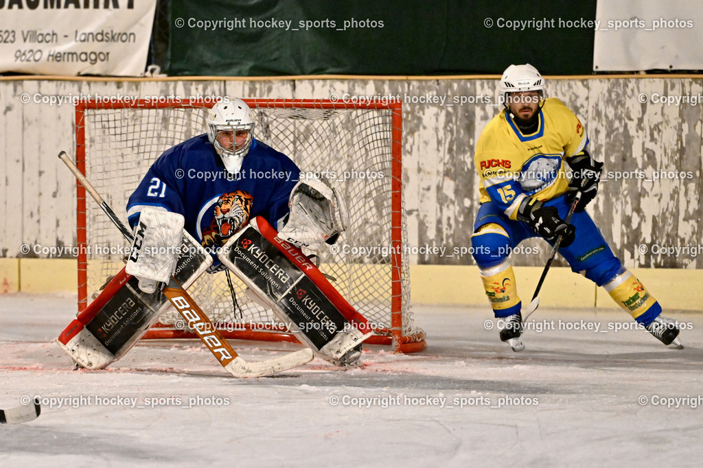ELV Zauchen vs. EC Tigers Paternion  | #21 Lesacher Jürgen EC Tigers Paternion, #15 Leitner Martin ELV Rauchen, ELV Zauchen vs. EC Tigers Paternion , ELV Zauchen vs. EC Tigers Paternion  am 02.01.2025 in Eisoval Zauchen (Stadthalle Villach), Austria, (Photo by Bernd Stefan)