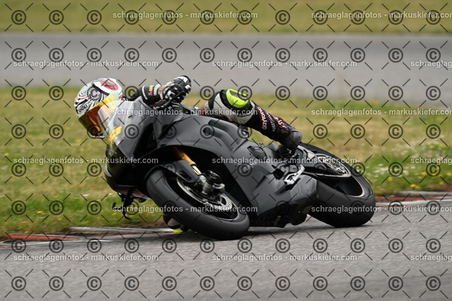 25bt02-1528 | markuskiefer.com - Realisiert mit Pictrs.com