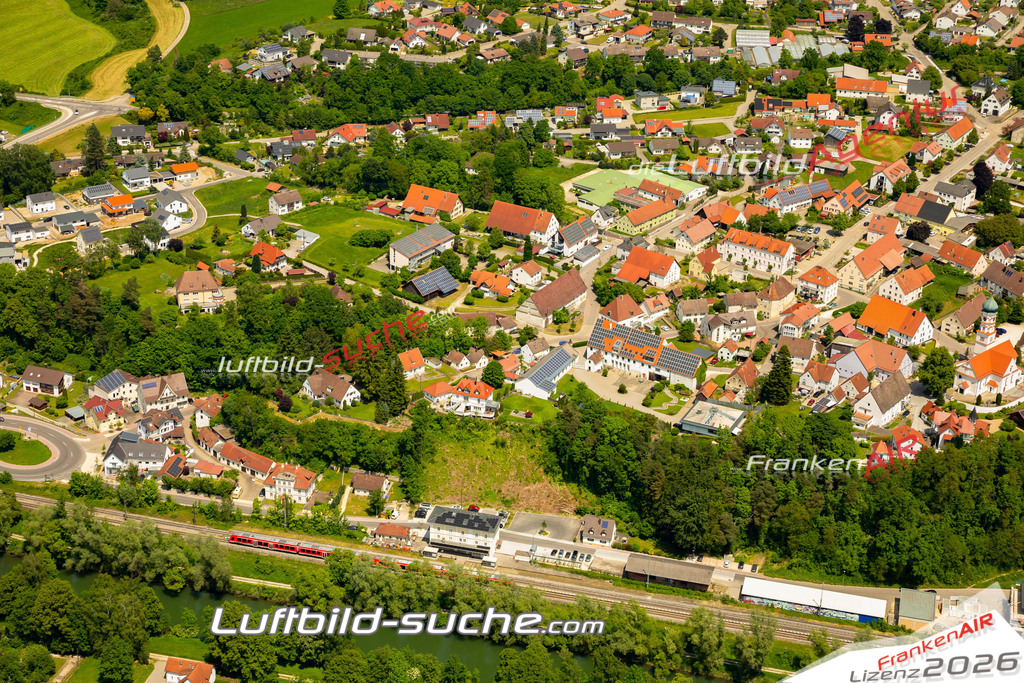 Das Luftbild zeigt  Kellmünz an der Iller - Die Luftaufnahme wurde 2023 vom UL-Flugzeug aus erstellt ( keine Drohne ) - Hochauflösende Luftaufnahme - Für grossformatige Ausdrucke geeignet. Die Geschenkidee !Mit Lizenz und Bildrechte bestellbar