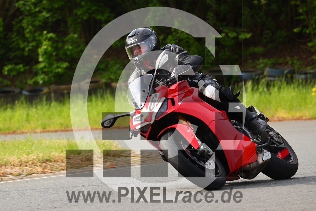 0046-20260510_03760 | Schöne Erinnerungen an spannende Momente - das festzuhalten ist unser Job. PIXELrace.de ist seit 2003 auf den Rennstrecken Europas unterwegs um die Action draußen beim Fahren und die wunderbare Stimmung imm Fahrerlager für euch einzufangen.