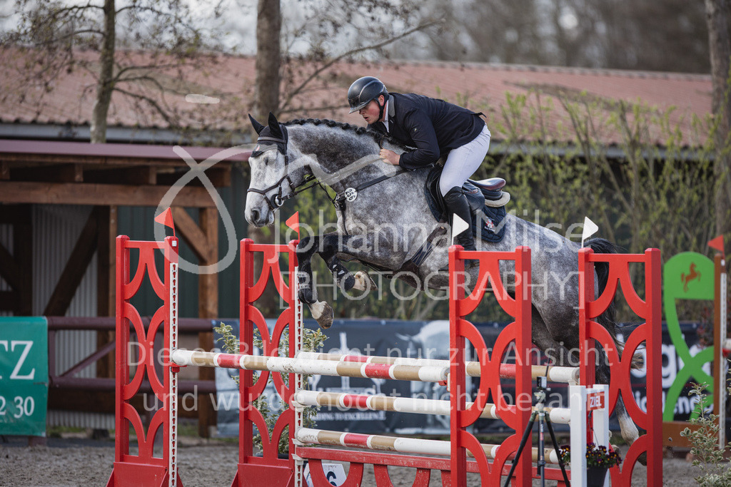 230411_Mühlen_03SprPf-L-428 | Deine schönsten Turniermomente als professionelle Fotos! Entdecke hochwertige Pferdesport-Fotografie im Online-Shop. Jetzt Fotos finden & bestellen!